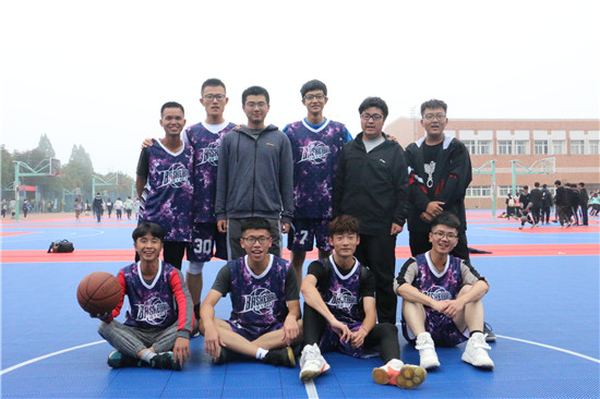 920876dfa322418dbbe1cd94959fe88a.jpg 获奖班级比赛主力合影.JPG