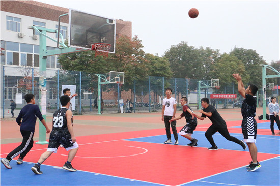 925d3f2575f340e5b36d0b620ab3f4a3.jpg 比赛激烈进行中.JPG