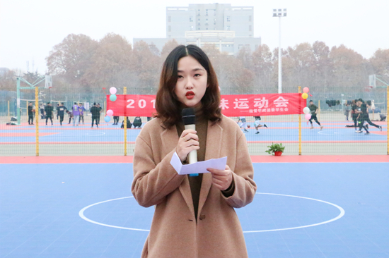 1642a9937e584729a7480c759e38f557.jpg 王冠英作总结发言.jpg