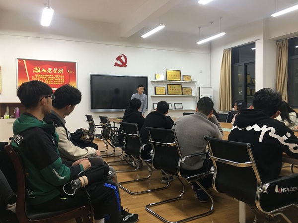 8d7a8fbff5064ba3a19bf30fa52777b1.jpg 会议现场.jpg